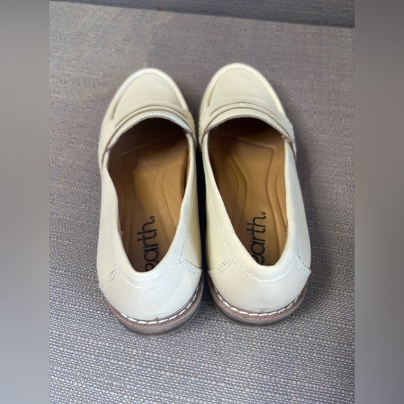 Earth Java White Leather Women’s Penny Loafers NWOT  Size 5 - Picture 2 of 6
